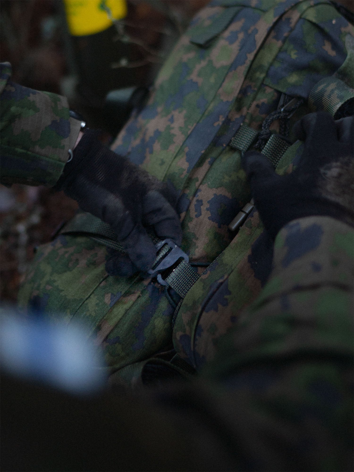 Soldier attaching the Savotta Suur-kukkaro to a Savotta Niukka 20L backpack with G-hook side attachments