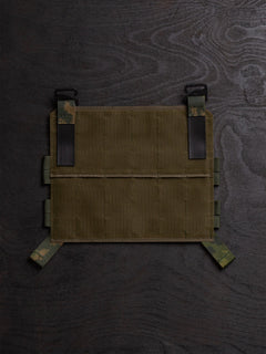 Savotta Varjelus PALS placard from the back on a dark wooden surface
