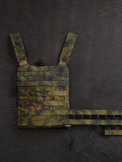 Savotta Varjelus plate carrier with cummerbunds attached