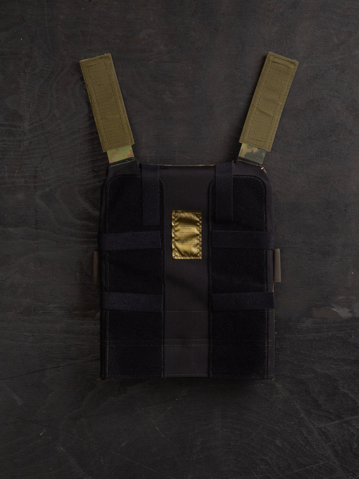 Savotta Varjelus plate carrier front piece from the back